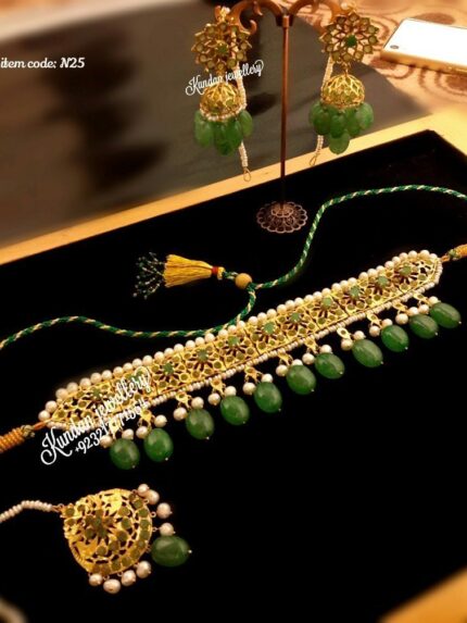 Green choker