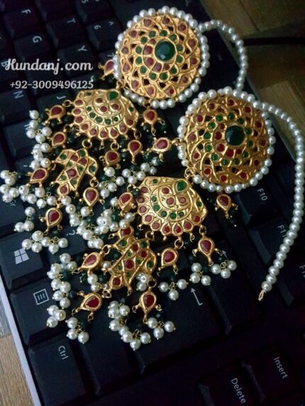 Earrings green