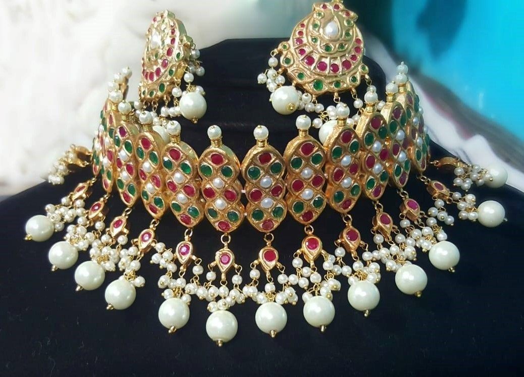 37005728_917966098373626_2916827151023996928_o_917966095040293 Choker Set - Image 1